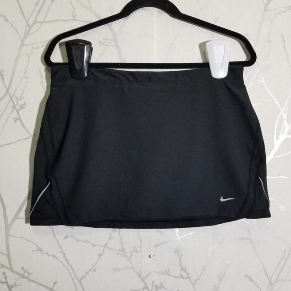 Nike Fit Dry Black Athletic Mini Skort w/ Reflective Strips - Picture 1 of 3